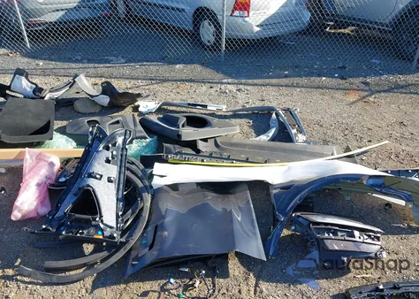 2026 Tesla Model Y Premium Rear-Wheel Drive/Standard Rear-Wheel Drive z USA, uszkodzony, nr VIN 7SAYGDED1TF397423